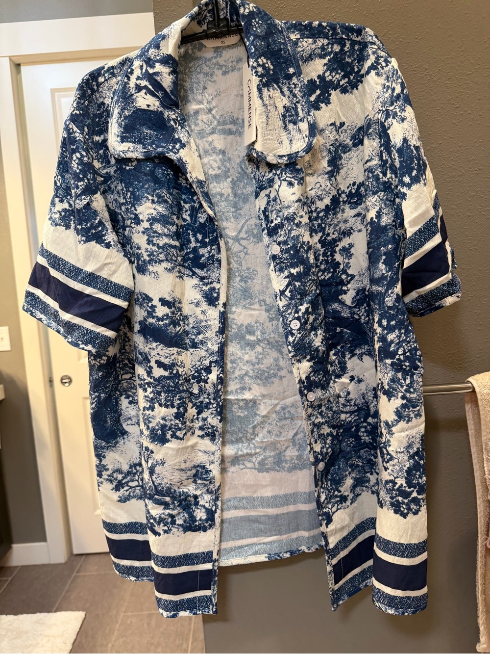 Blue Toile Print Short Sleeve Shirt - Women's Blue Toile Top & Shorts- NWT - Picture 6 of 10